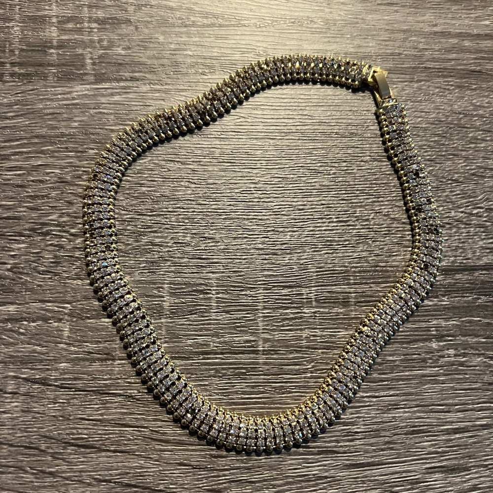 🇺🇸$3🇺🇸 Elegant Gold and White Rhinestone Women's Chocked Necklace Preloved